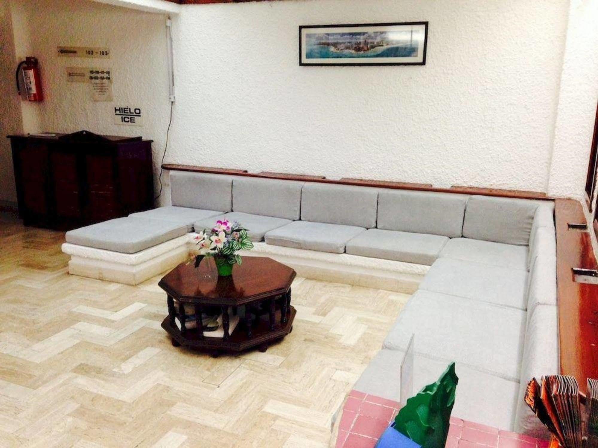 Hotel Plaza Carrillo'S Канкун Экстерьер фото