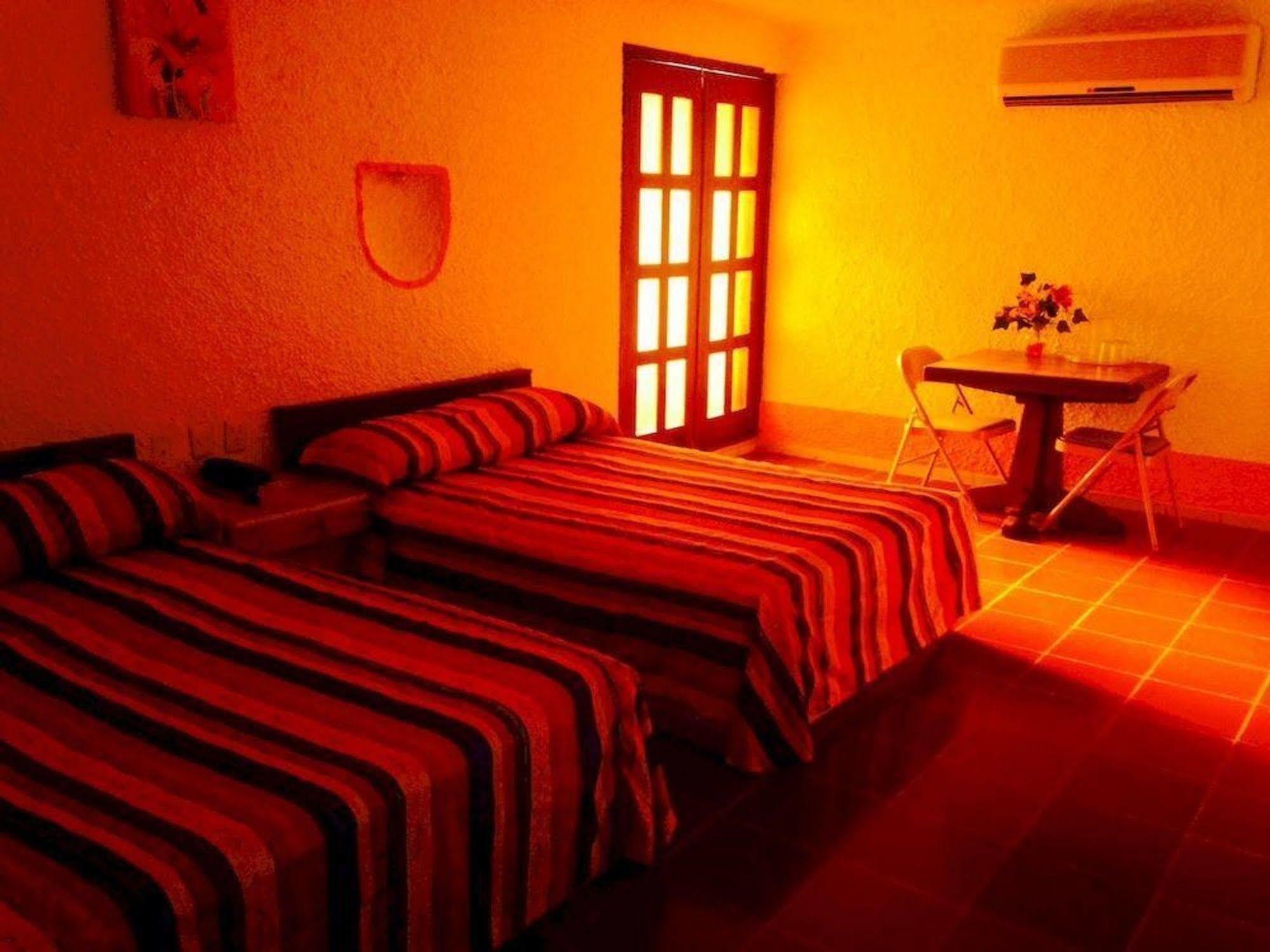 Hotel Plaza Carrillo'S Канкун Экстерьер фото