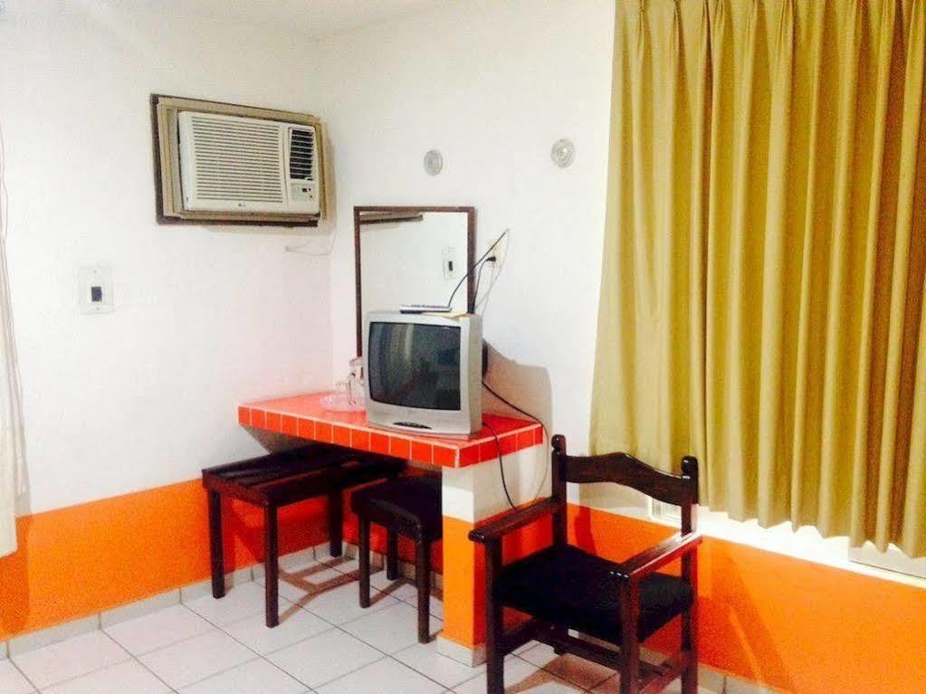 Hotel Plaza Carrillo'S Канкун Экстерьер фото